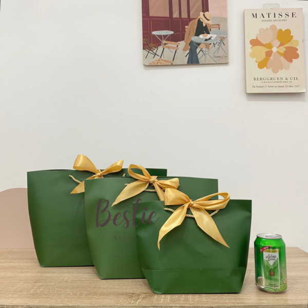 Tas Paperbag Paper Bag Kantong Karton Hadiah Kado Sovenir Goodiebag Cantik Polos Banyak Warna Dapat Pita Premium - Image 6